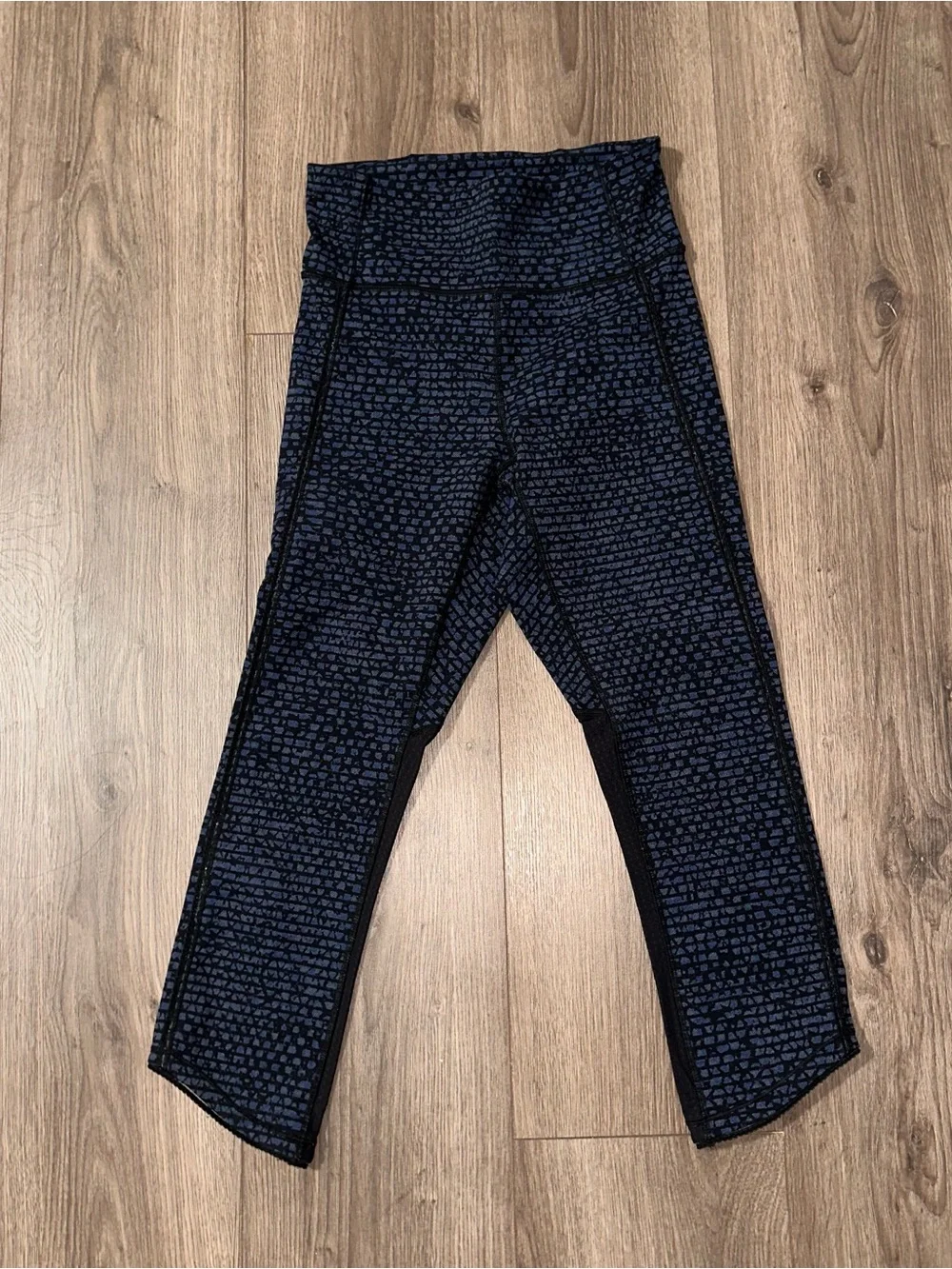 lululemon athletica Deep Breath Cropped Patterned Leggings Black & Blue Size 4